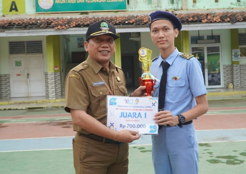 Juara 1 LKS Tingkat Kota "Information Network Cabling"